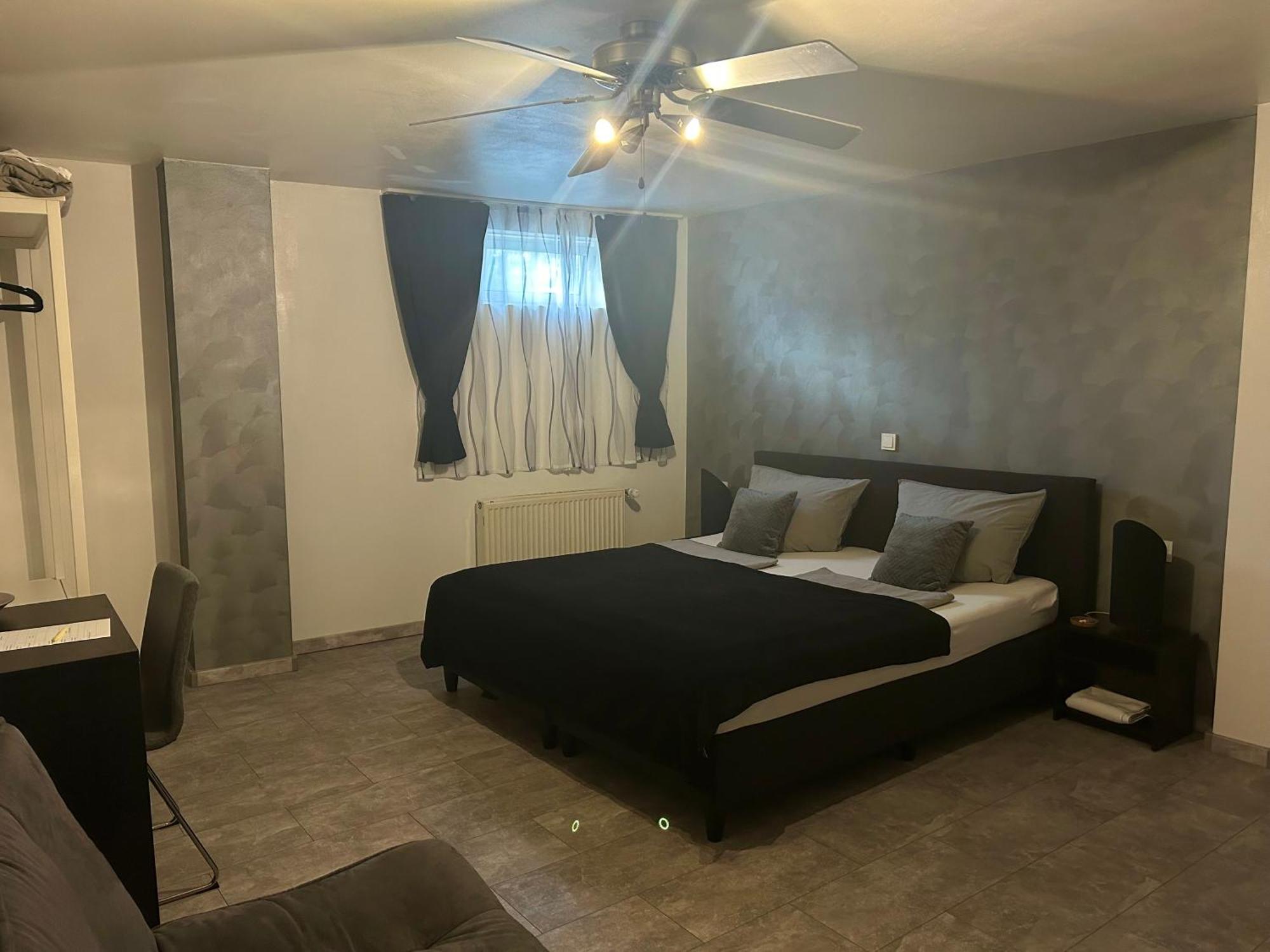 Mikroapartments Klarenthal Saarbrücken Esterno foto