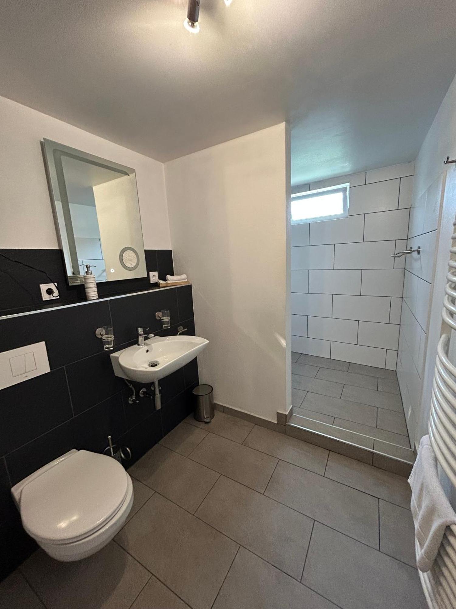Mikroapartments Klarenthal Saarbrücken Esterno foto