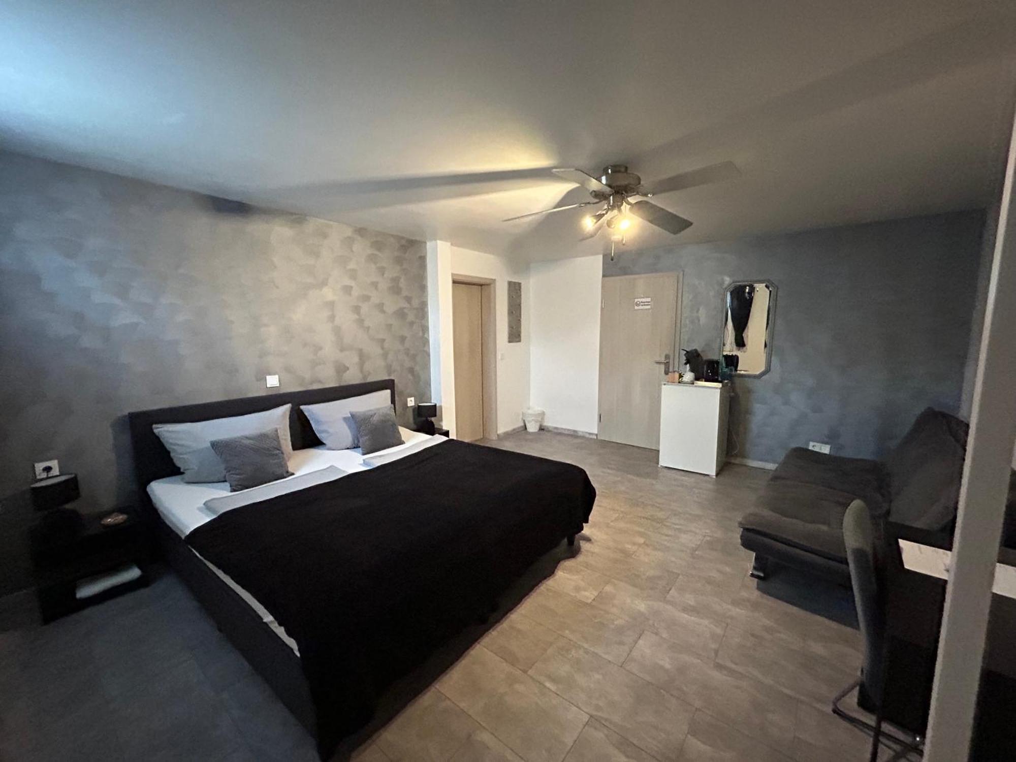 Mikroapartments Klarenthal Saarbrücken Esterno foto